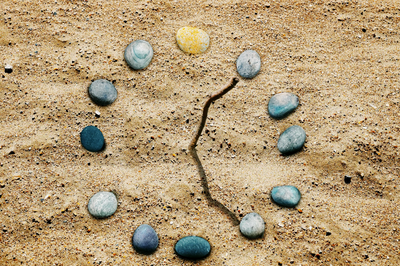 Beach sundial