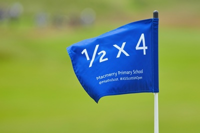 A blue flag with white writing. The flag says 1/2 x 4.